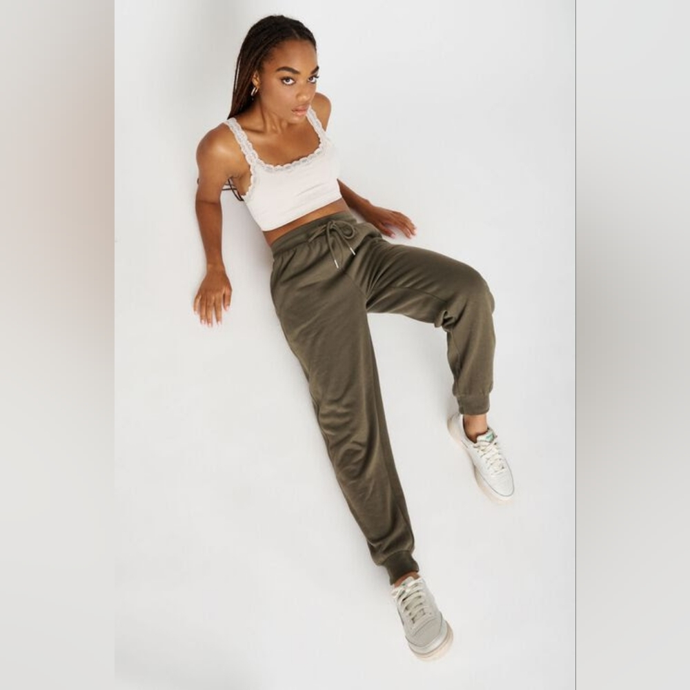 Garage girlfriend joggers